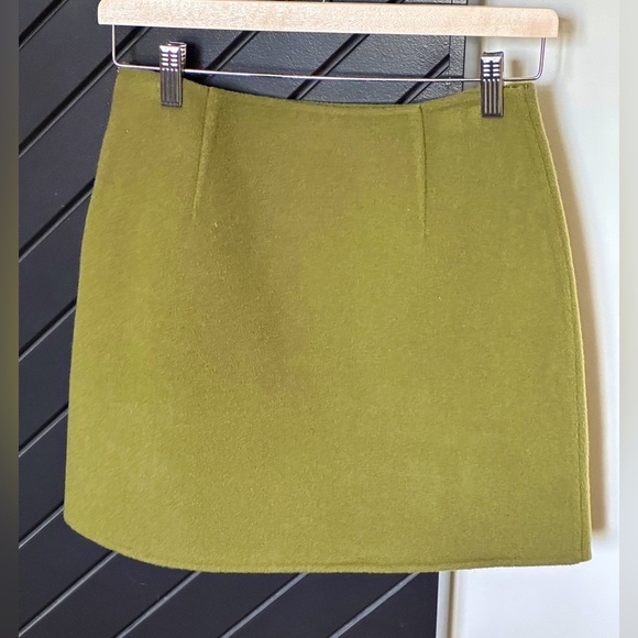 Sezane Laure skirt in olive green. Size 4. Excellent condition! Worn only ONCE! - Picture 2 of 4